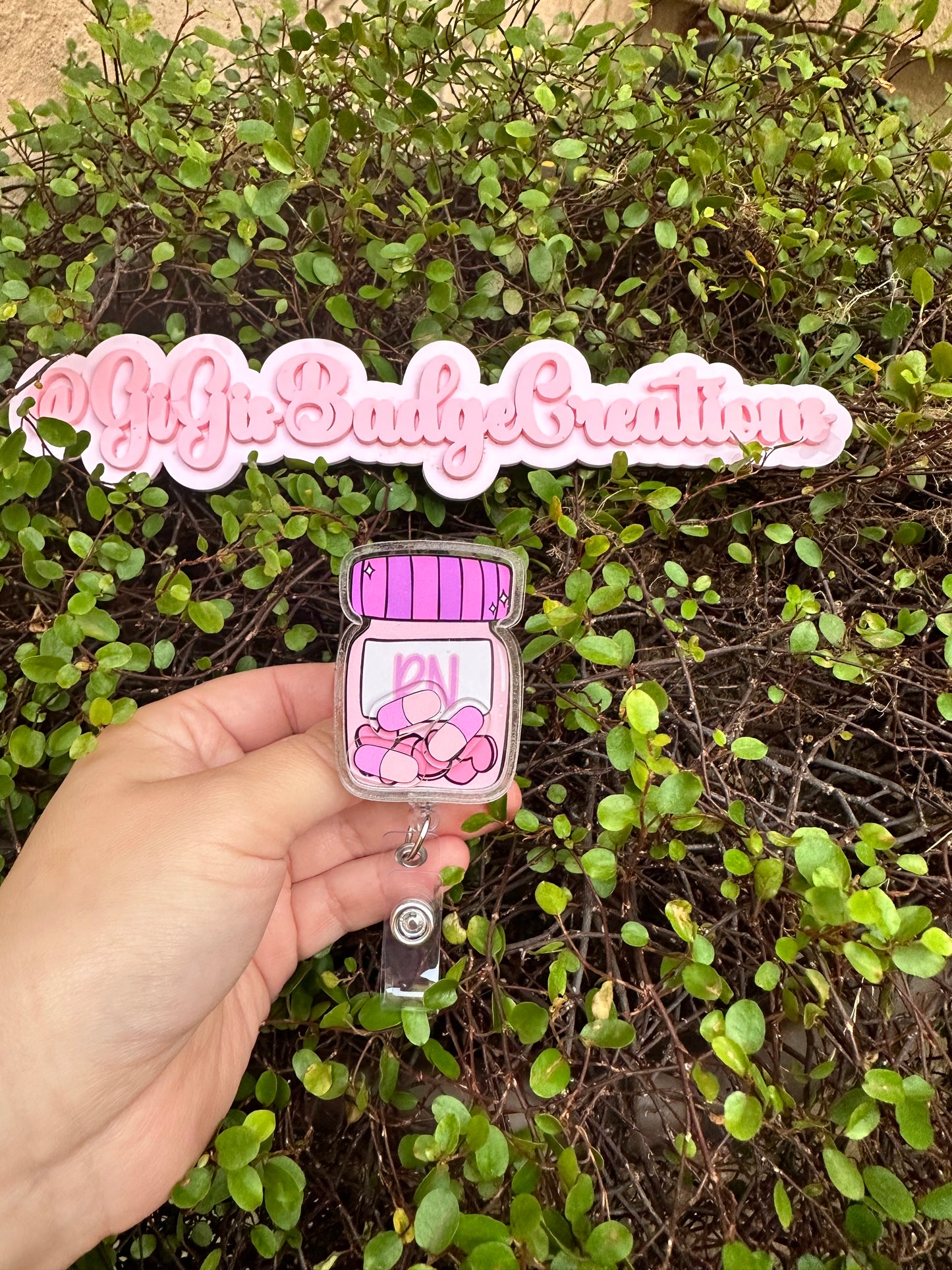 3D RN Pill Shaker Badge Reel