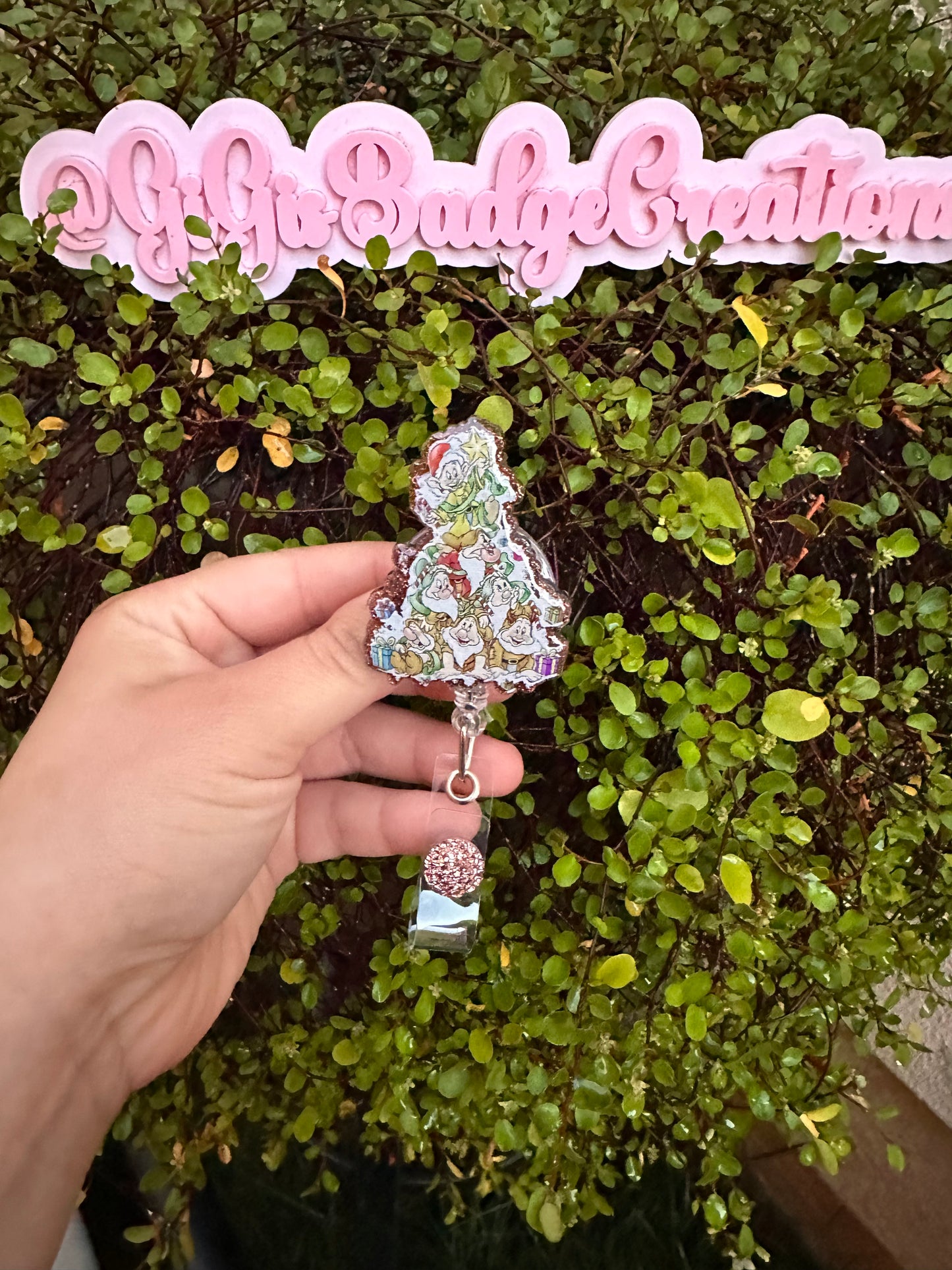 7 Guys Christmas Tree Badge Reel